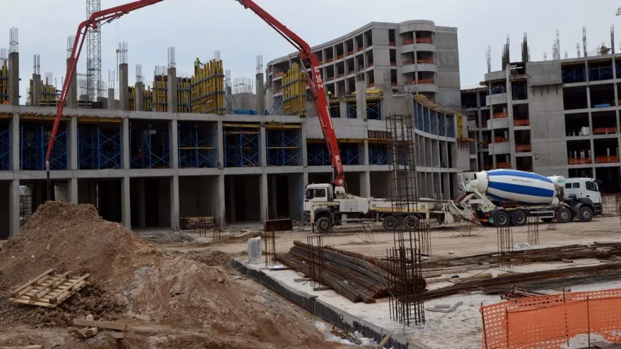 Japonya'da inşaat iskelesi çöktü : 40 metreden düşen 3 kişi yaşamını yitirdi