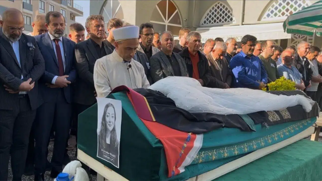 Bursa'da silahlı saldırı sonucu ölen avukat Hatice Kocaefe defnedildi