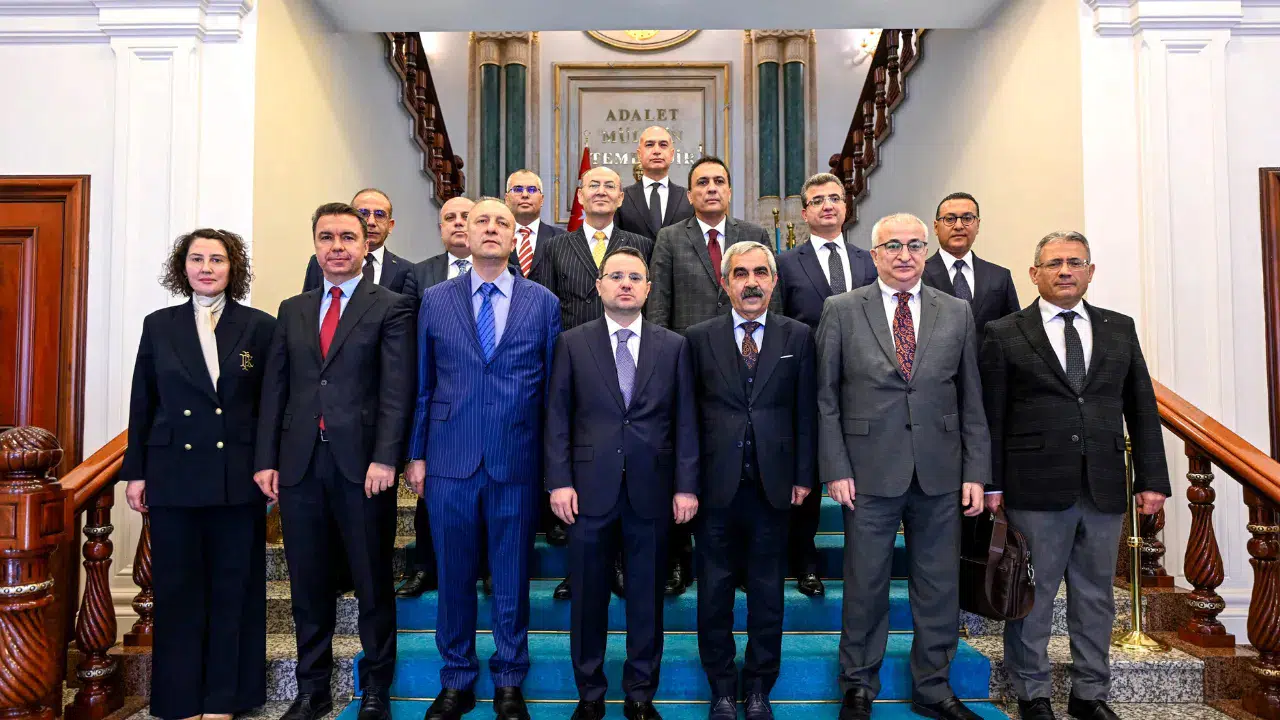 Bakan Gürlek, Yargıda Birlik Derneği ile bir araya geldi