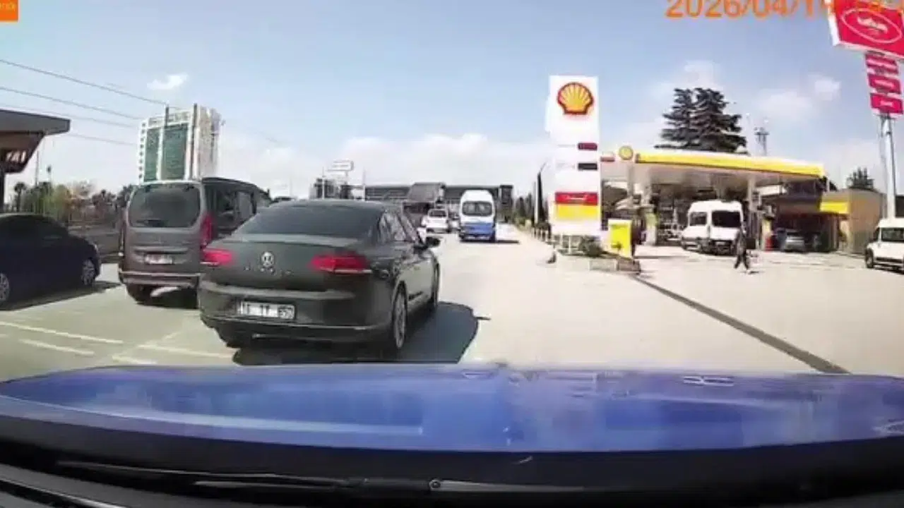 Bursa'da tehlikeli anlar : Sürücü kazaya davetiye çıkardı