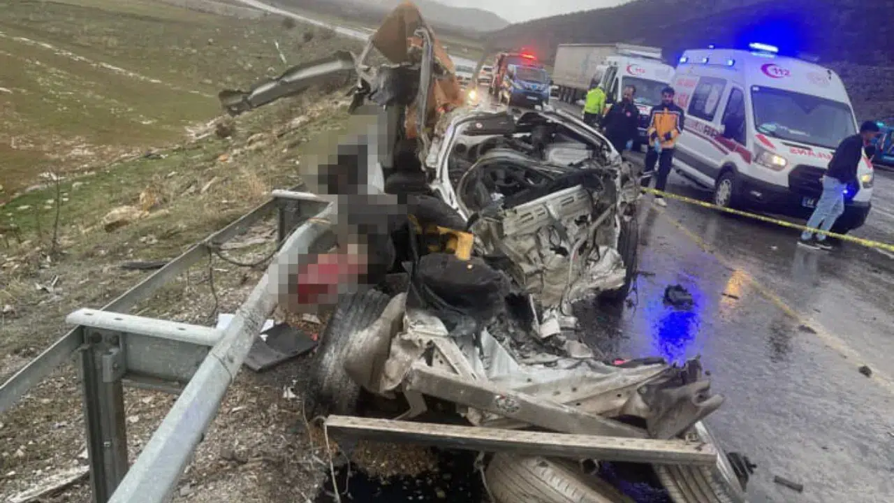 Malatya'da can pazarı : Tır ile otomobil çarpıştı, 3 ölü