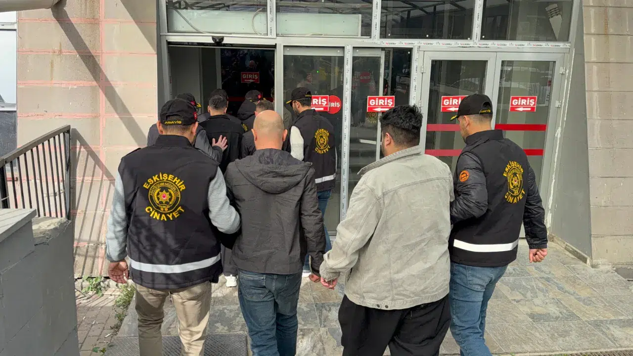 Eskişehir'de bıçaklı kavgaya karışan 10 şüpheliden 5'i tutuklandı