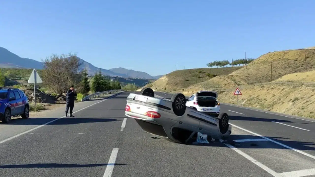 Malatya'da otomobil takla attı : Sürücü yaralandı