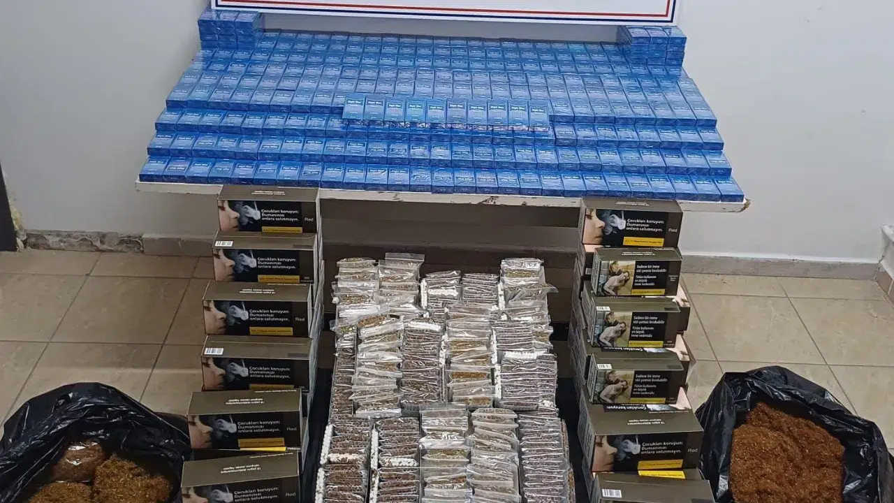 Bursa'da kaçakçılık operasyonu : Çok sayıda makaron ve sigara ele geçirildi