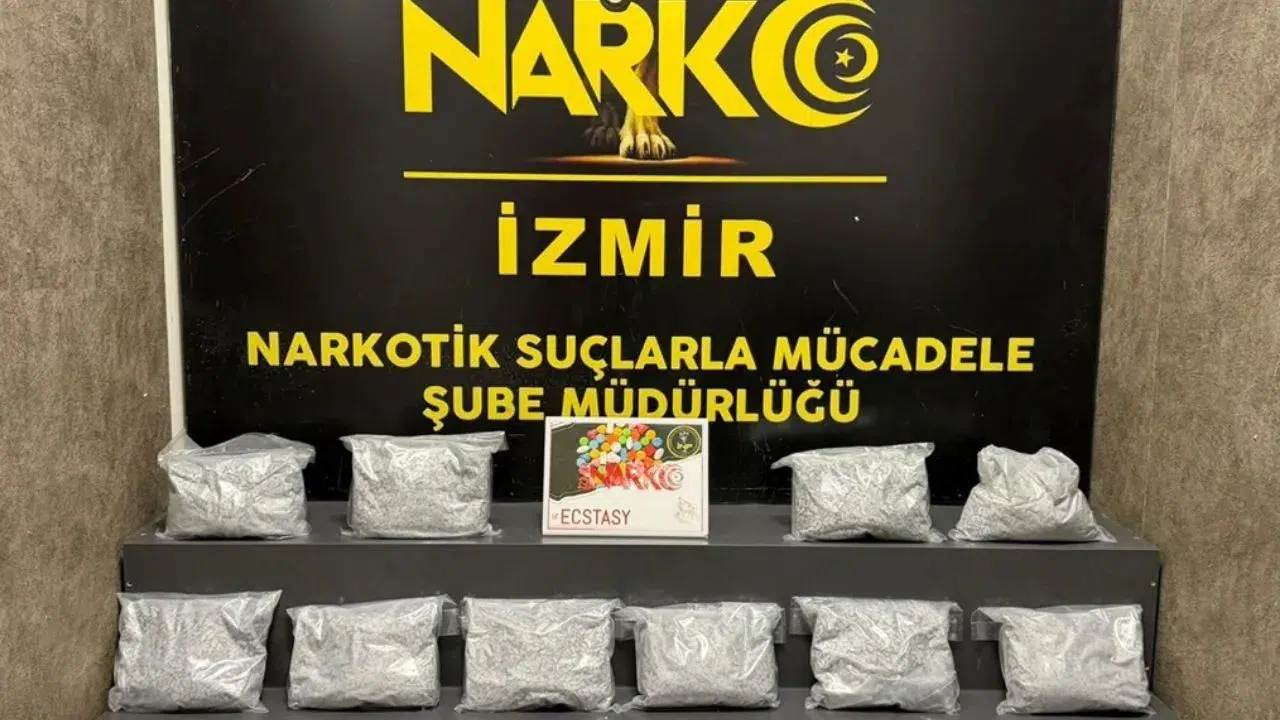 İzmir'de bir evden 101 bin 520 adet uyuşturucu çıktı