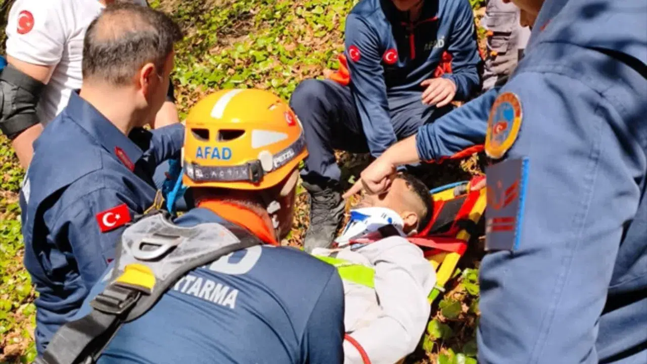 Samsun'da kayalıklardan düşen şahıs kurtarıldı