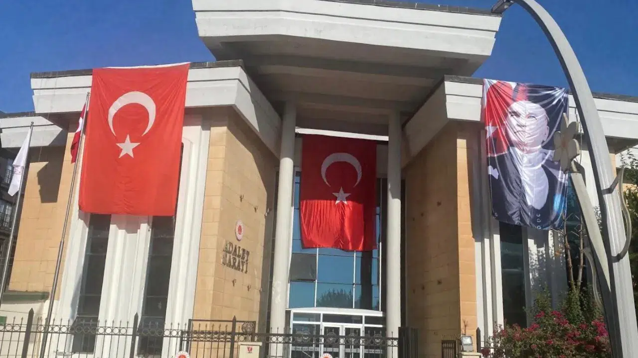 Şırnak'ta araç denetimi : 590 milyon lira kaçak altın ve döviz ele geçirildi