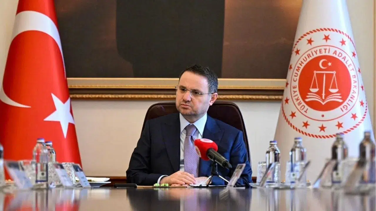 Kanlı okul saldırılarının ardından geniş operasyon : 95 şüpheli gözaltına alındı