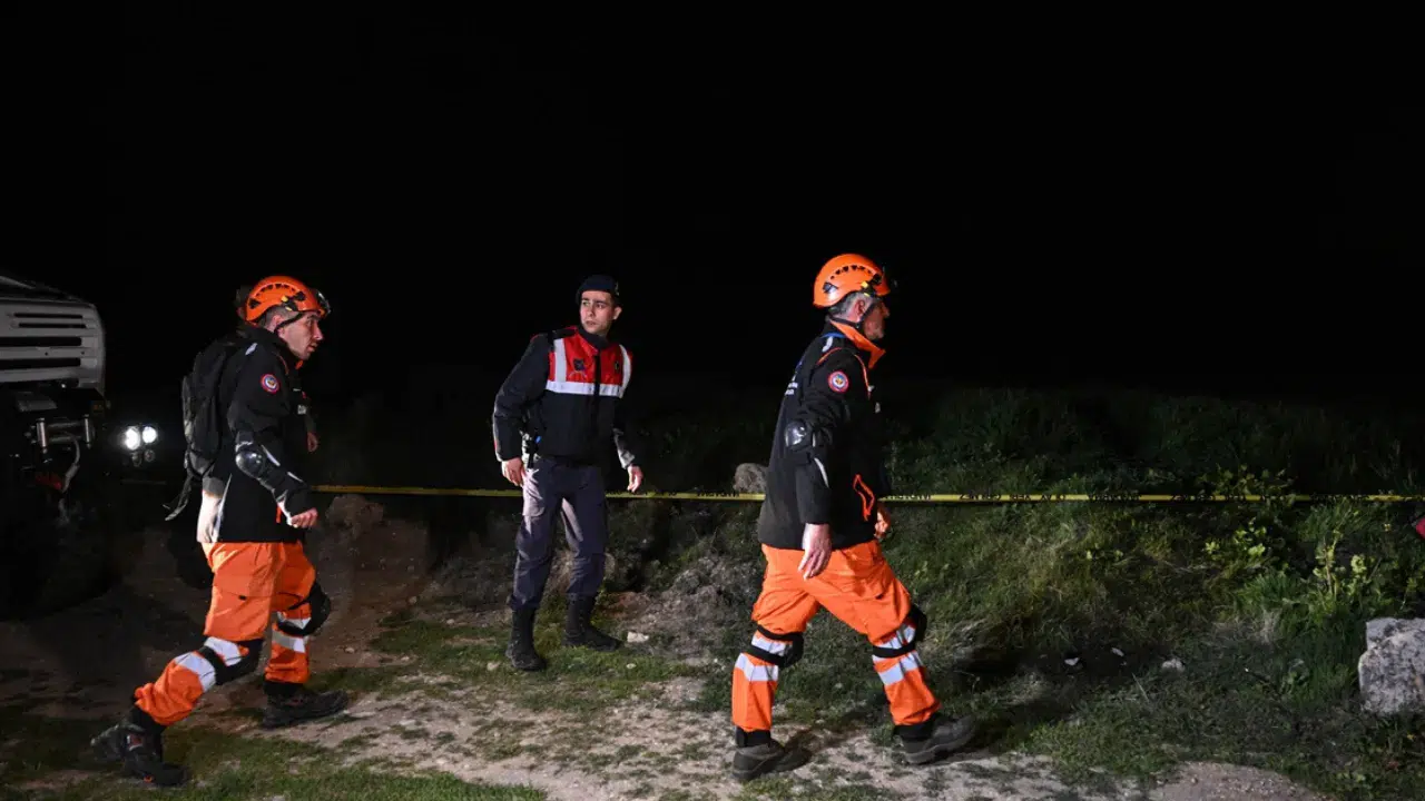 Ankara'da kaza kırıma uğrayan helikopterde incelemeler yapılıyor