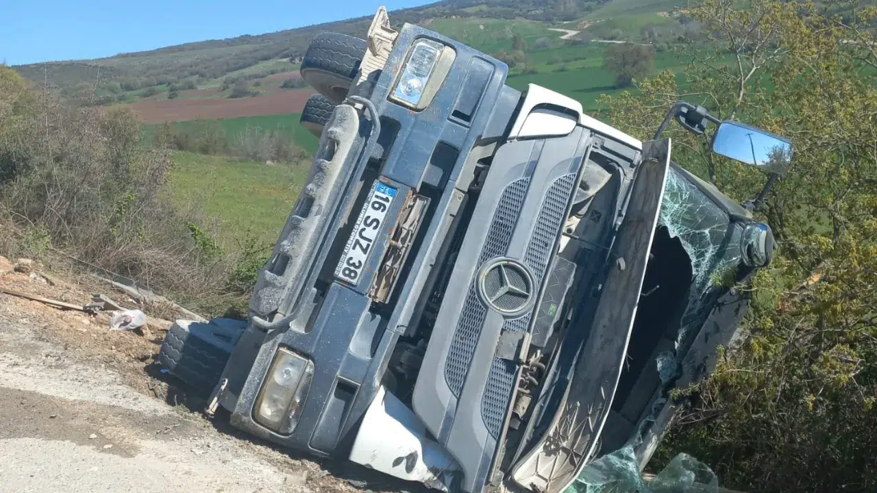 Bursa İnegöl'de beton mikseri şarampole yuvarlandı : 1 yaralı