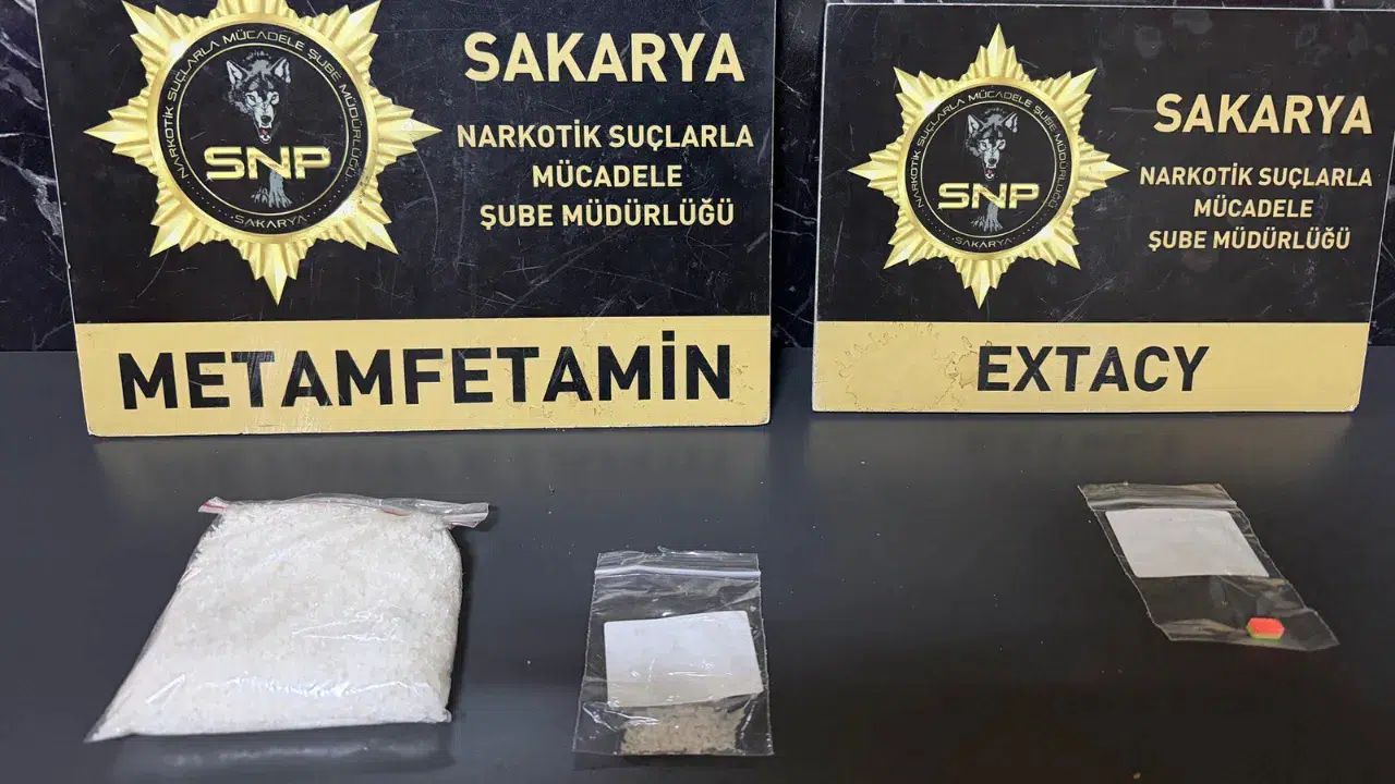İstanbul'dan Sakarya'ya uyuşturucu getiren 3 şüpheli tutuklandı
