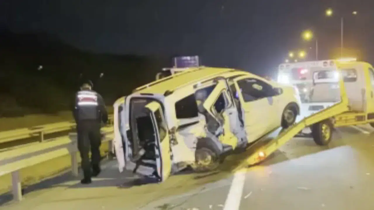 Eyüpsultan'da iki araç çarpıştı : 4 kişi yaralandı