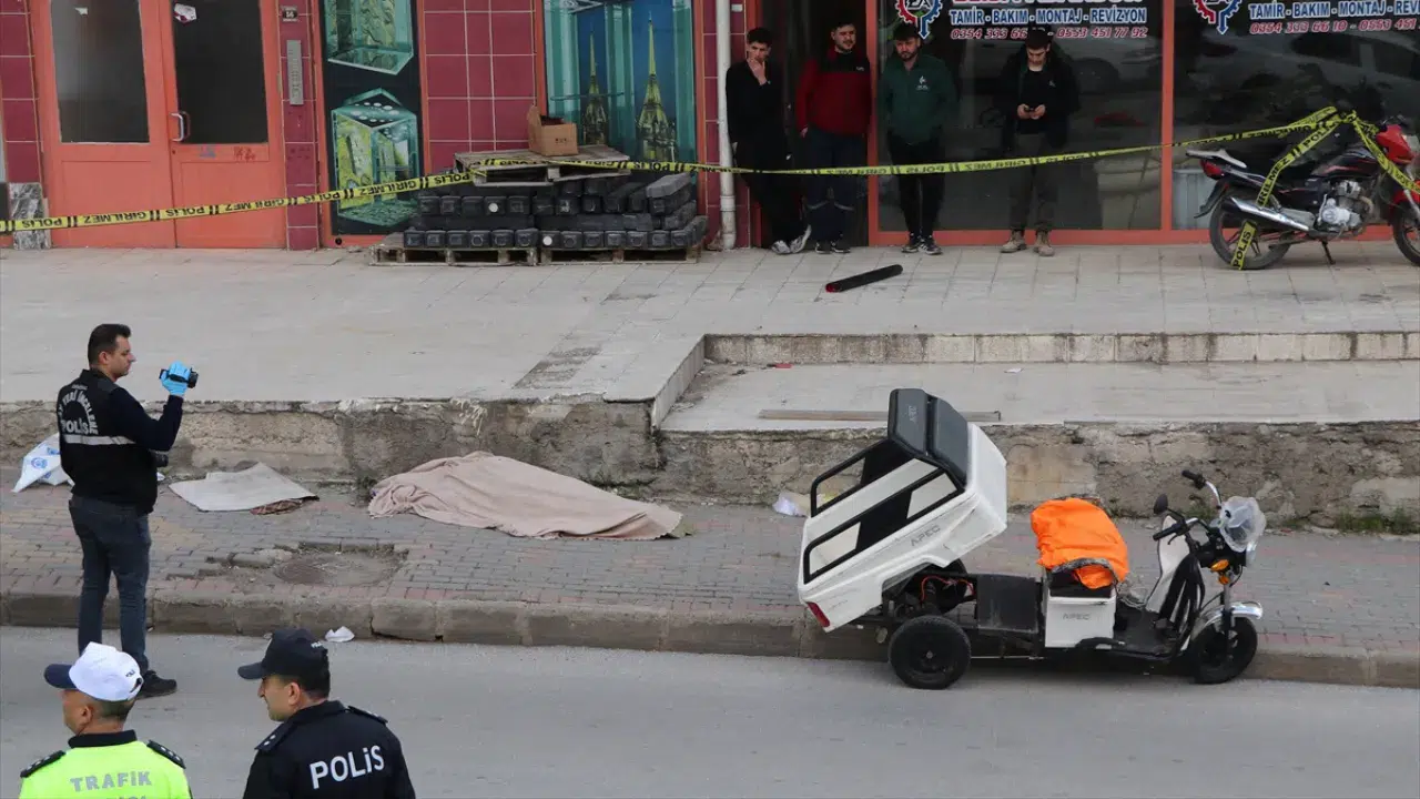 Yozgat'ta talihsiz kaza : Kafasını kaldırıma çarpan yaşlı adam öldü