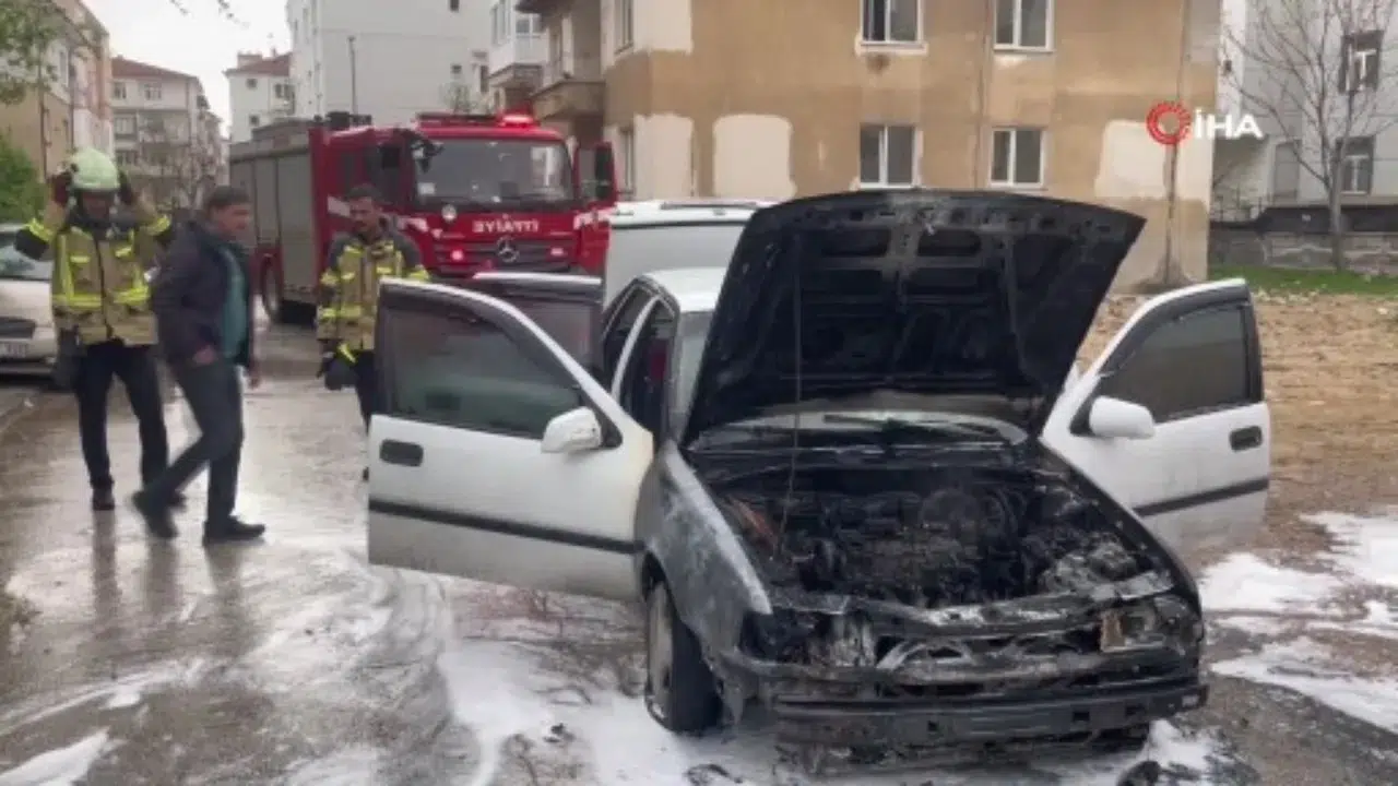 Karaman'da otomobil yangını : Araç alev topuna döndü