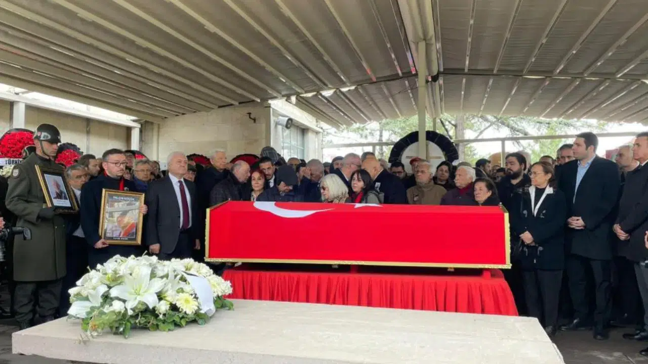 Akademisyen Yalçın Küçük son yolculuğuna uğurlandı