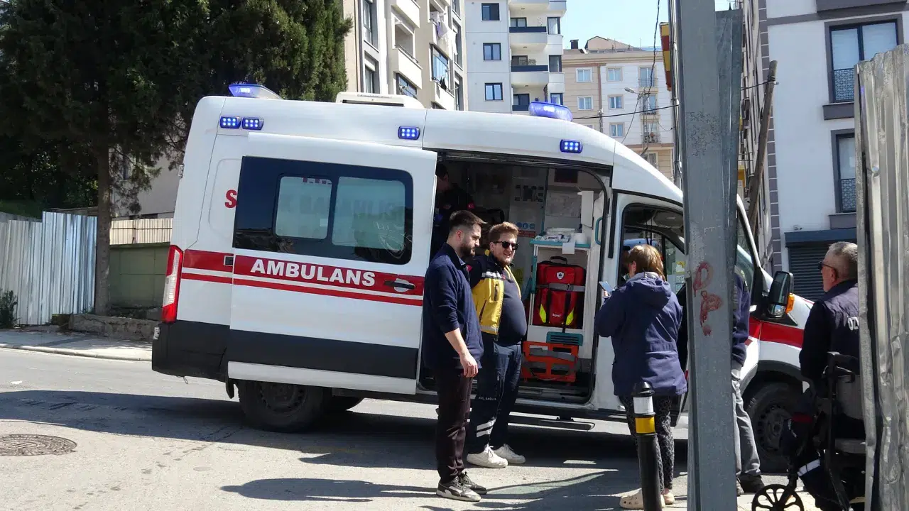 Tuzla'da bina yangını : Giriş katı kullanılamaz hale geldi