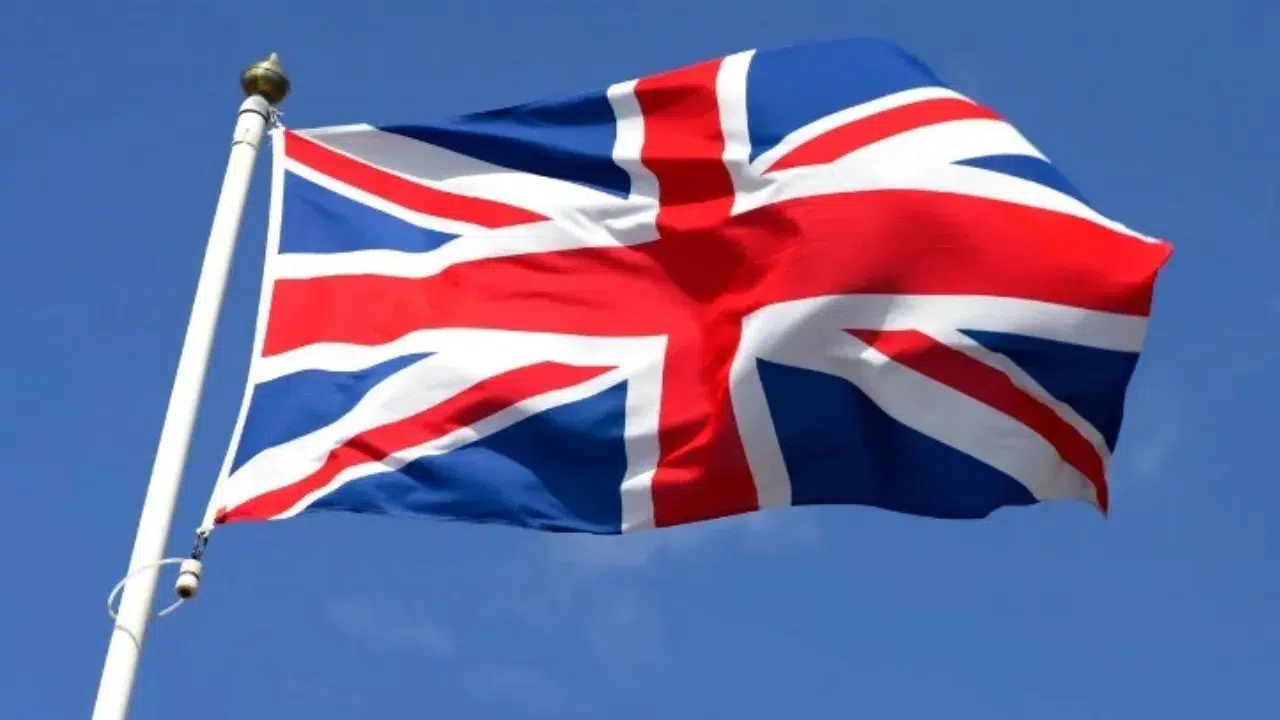 Londra'da genç sürücü aracıyla yayaların arasına daldı