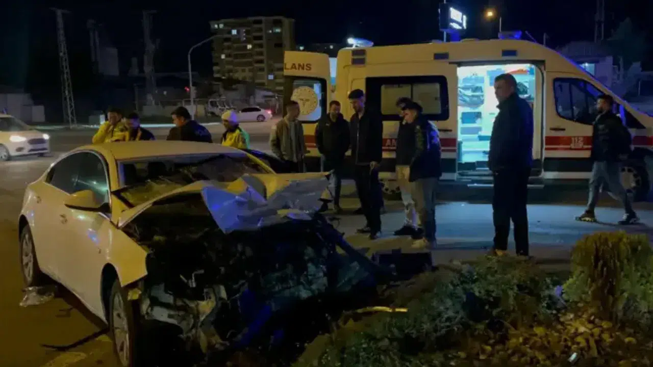 Kayseri'de iki otomobilin çarpıştığı kazada 4 kişi yaralandı