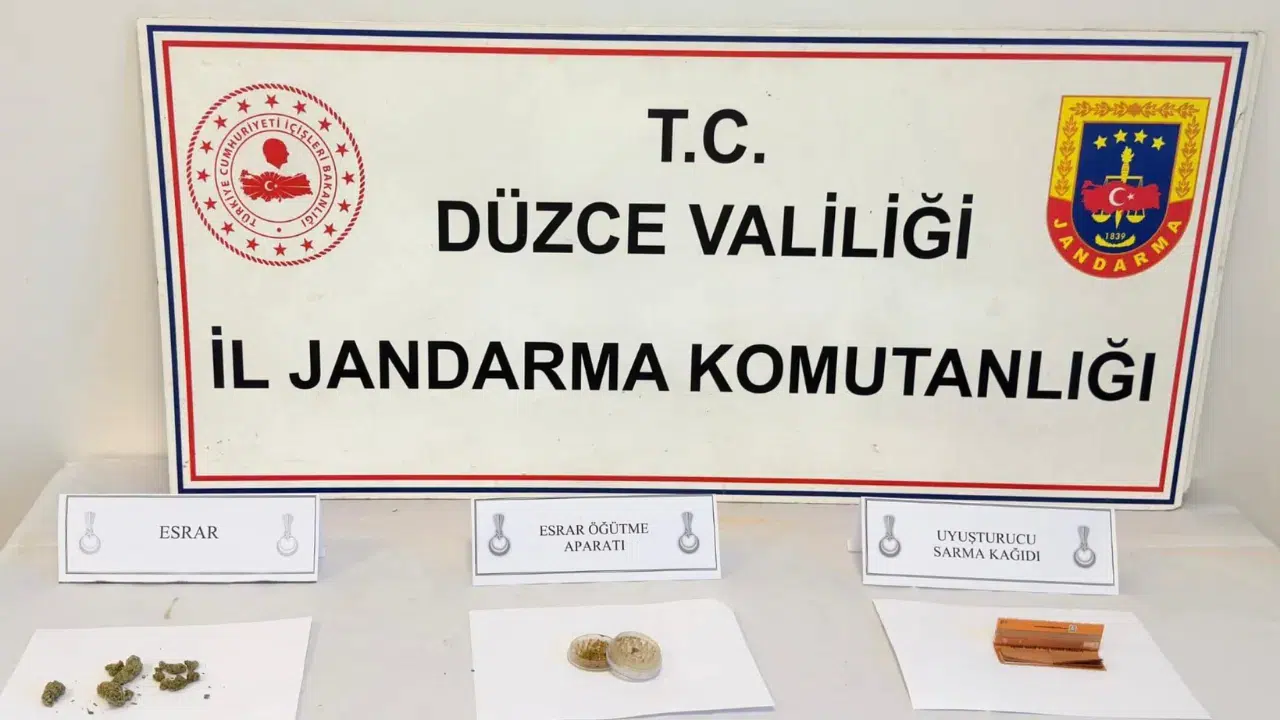 Düzce'de 8 kişi uyuşturucu maddeyle yakalandı
