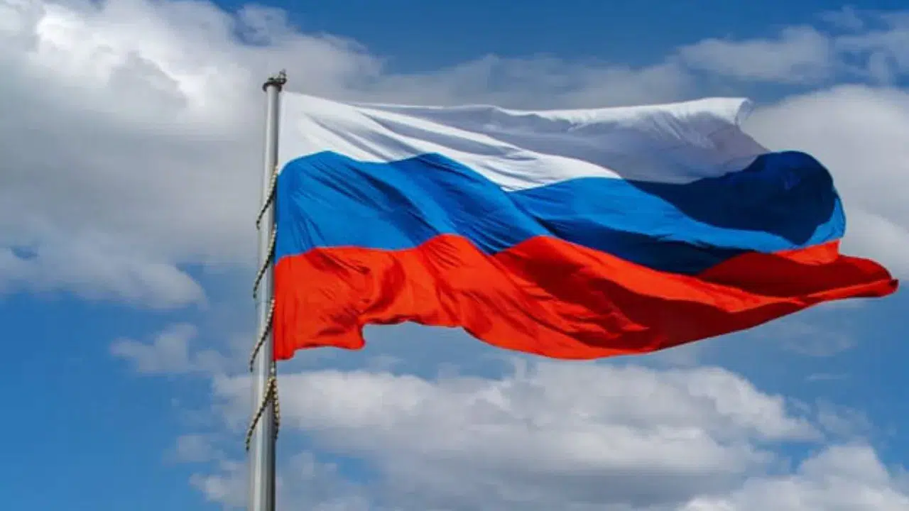 Rusya'da İHA saldırısı : Petrol rafinerisinde yangın çıktı