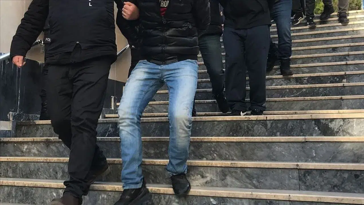 İstanbul’da uyuşturucu şebekesine darbe ! 116 kişi yakalandı , milyonlarca hap ele geçirildi