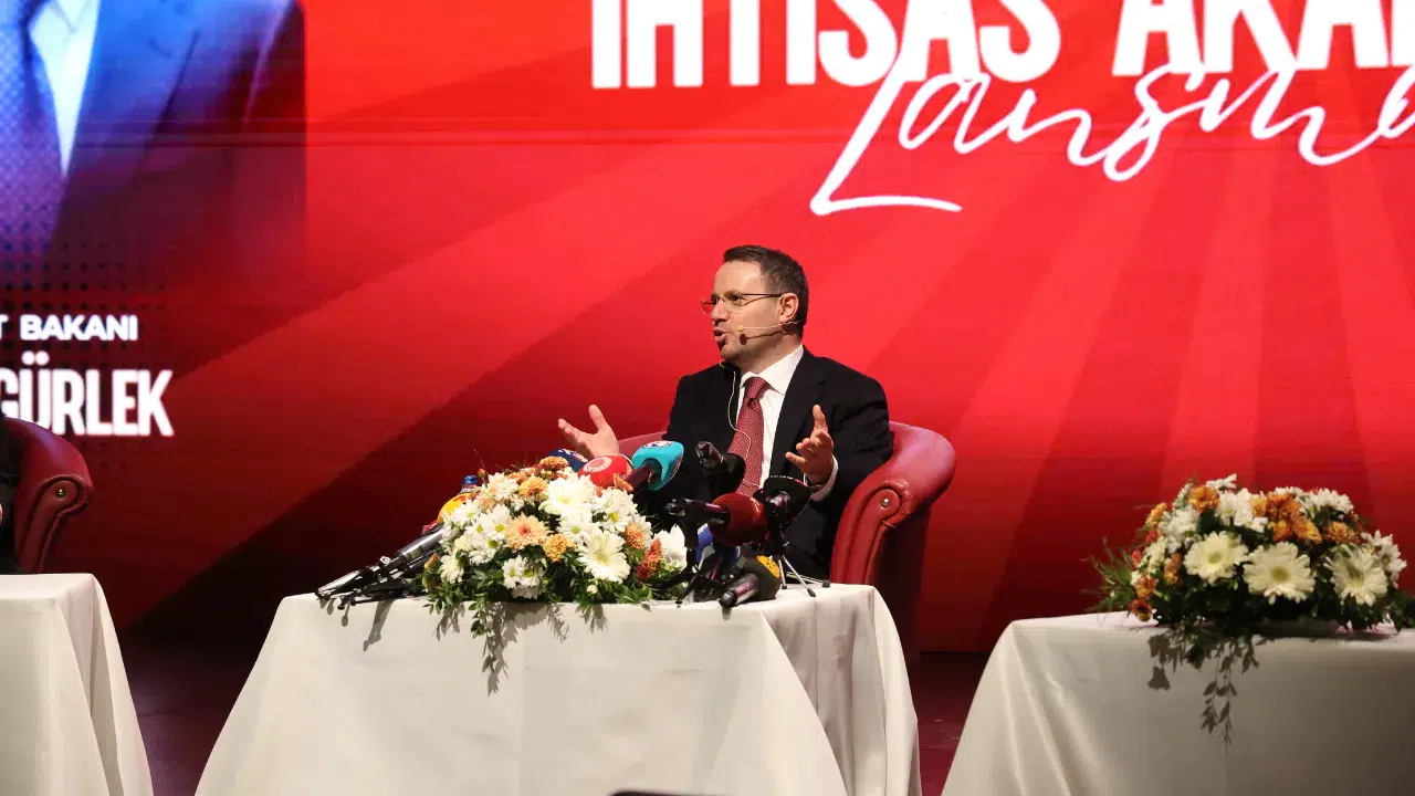 Adalet Bakanı Akın Gürlek açıkladı : Sosyal medyaya kimlik kartıyla girilecek!