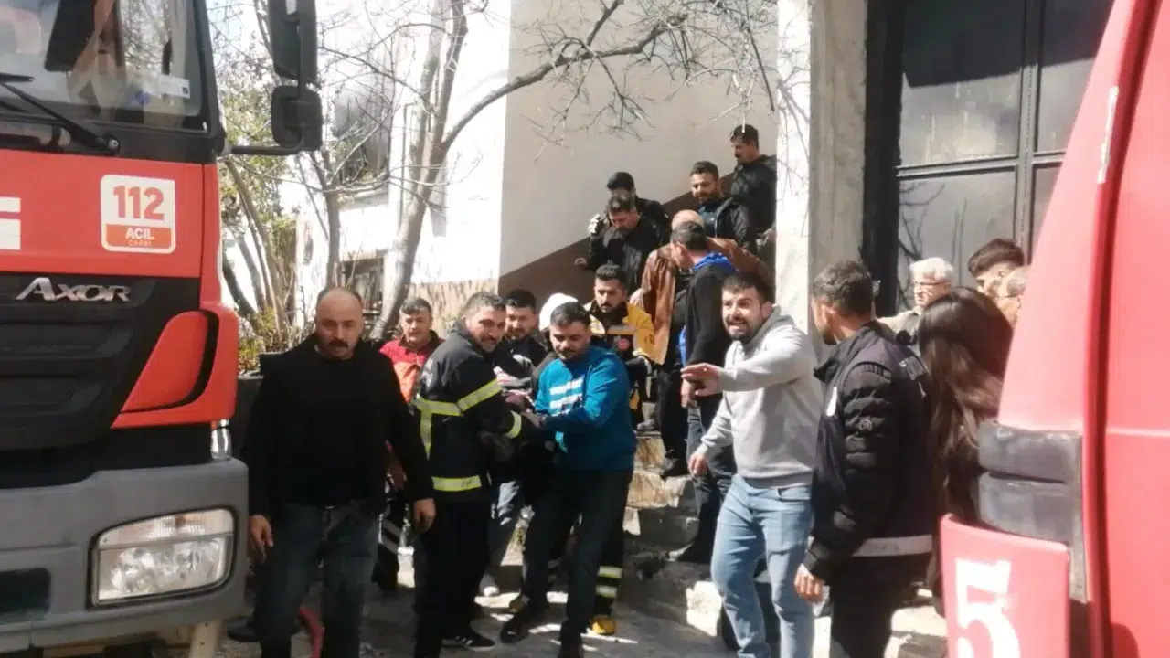 Tokat'ta yangın : Komşusuna yardım etmek isterken hayatını kaybetti