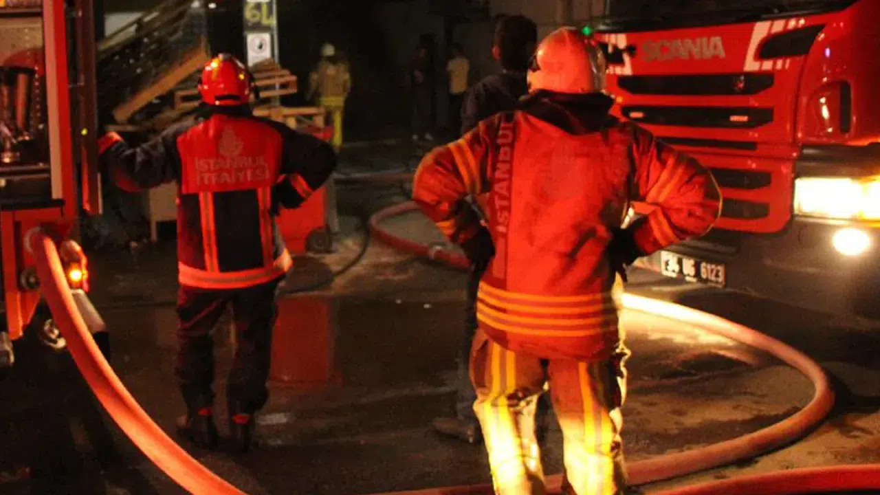 Ümraniye'de iş yerinde yangın