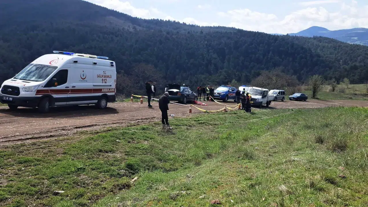 Kütahya'da feci ölüm : Tamir etmeye çalıştığı aracının altında kalarak hayatını kaybetti