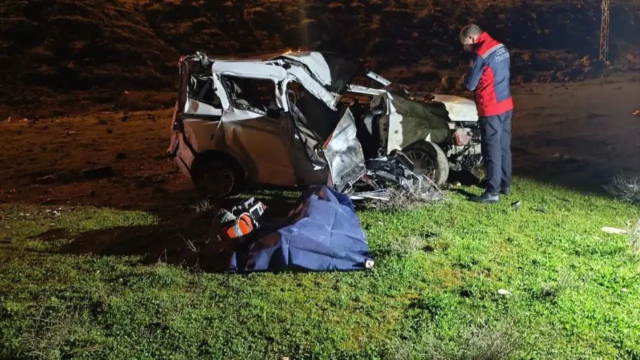 Şırnak Cizre'de otomobil şarampole yuvarlandı : 1 ölü, 1 yaralı
