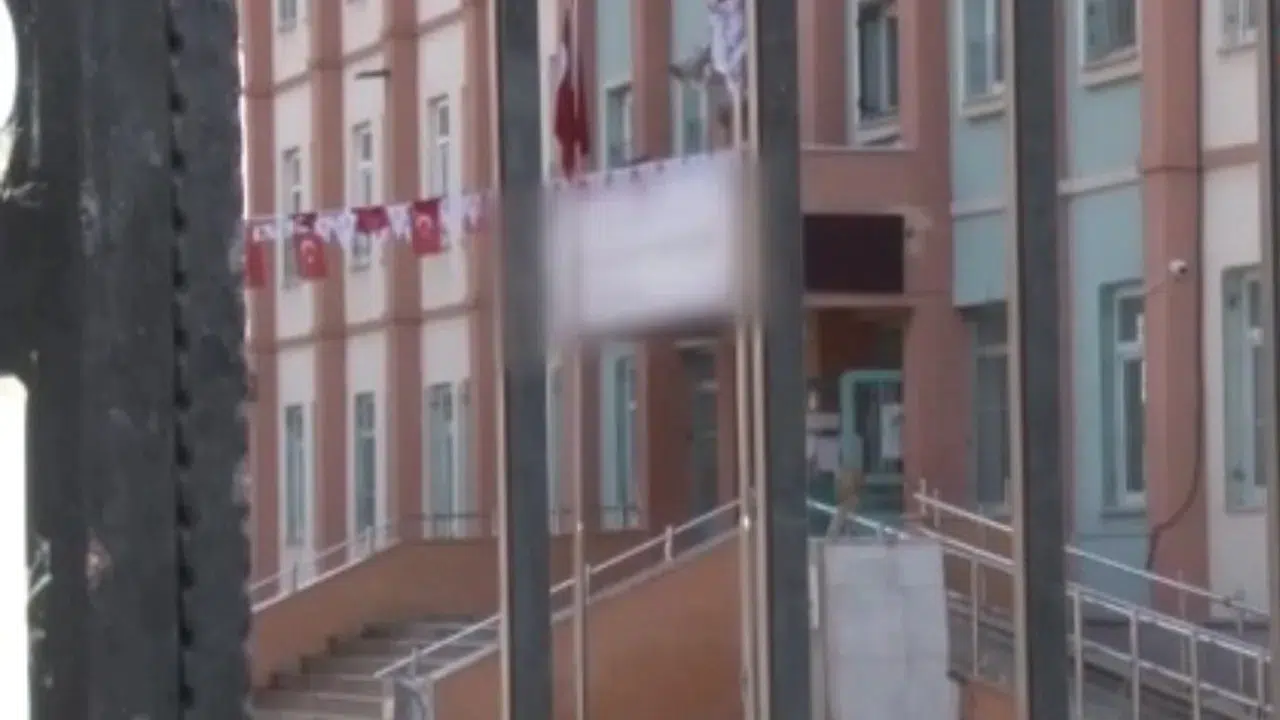 Ankara'da 5. sınıf öğrencisinin okula silahla getirdiği iddiası : Aile üyeleri gözaltında