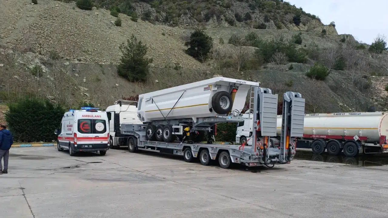 Bilecik’te akaryakıt istasyonunda şüpheli ölüm : Tır sürücüsü kabinde ölü bulundu
