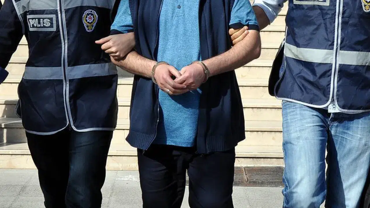 İstanbul'da silah ticareti operasyonu : 3 şüpheli tutuklandı