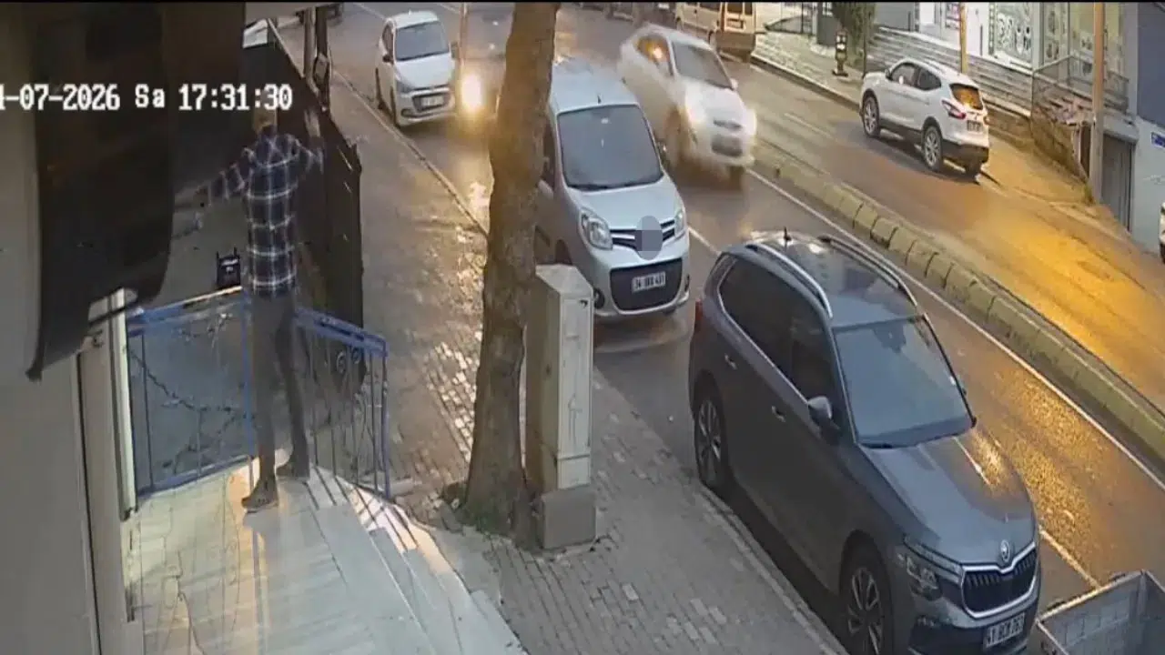 Gebze'de zincirleme kaza : Otomobil 4 araca çarptıktan sonra markete daldı