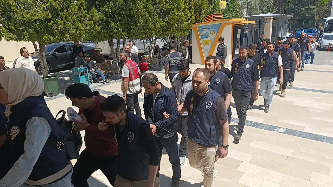 Şanlıurfa merkezli 11 ilde siber dolandırıcılık operasyonu : 42 kişi gözaltına alındı