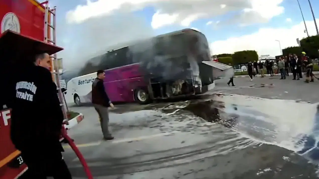 Mersin'de yolcu otobüsünde yangın çıktı