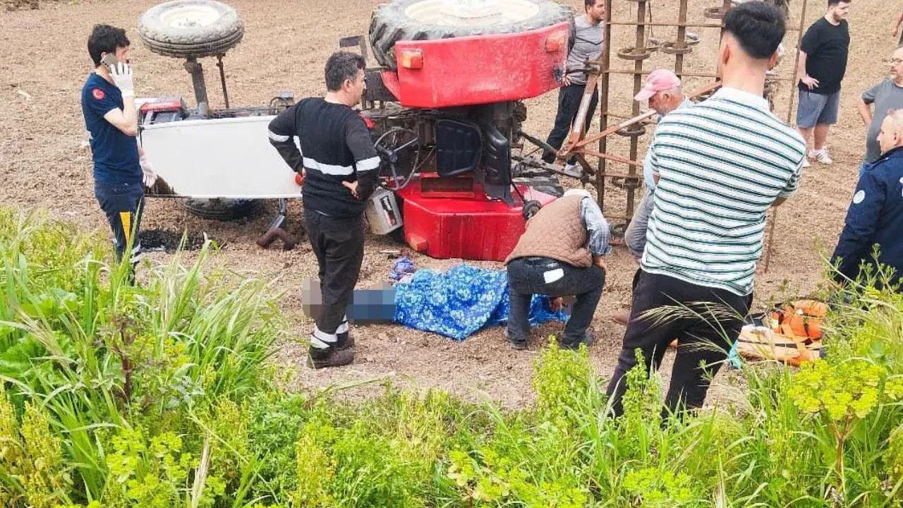 Sakarya’da devrilen traktörün altında kalan 59 yaşındaki kişi hayatını kaybetti