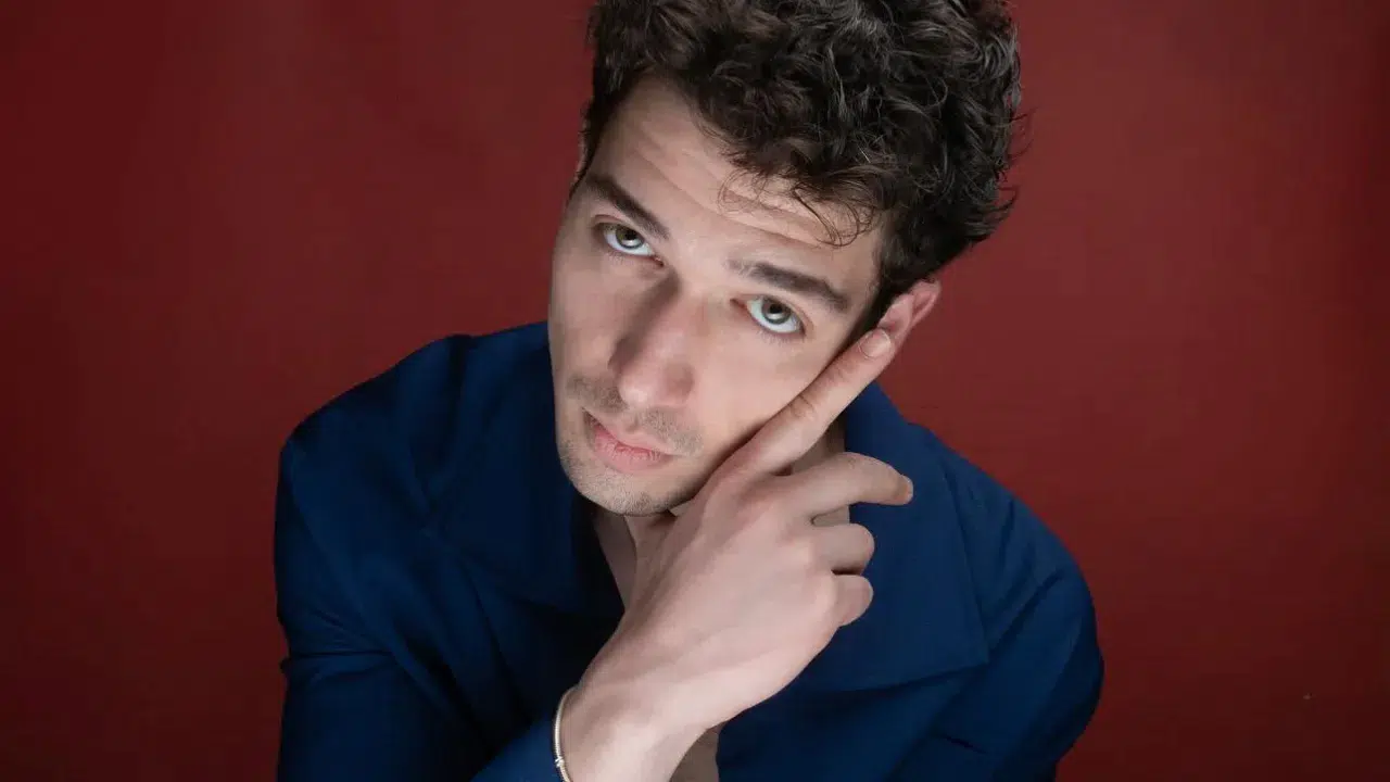 Bahar dizisinin Aziz Uras'ı Demirhan Demircioğlu’ndan yeni film : Dokunmadan Aşk