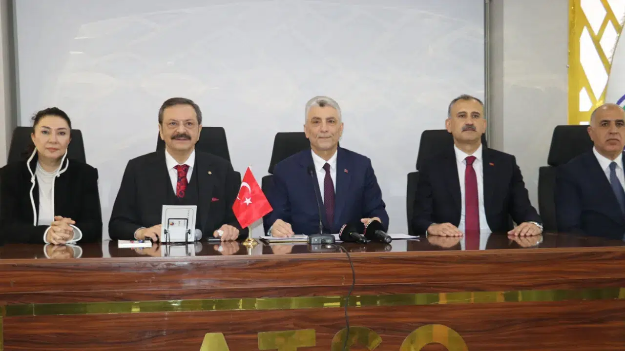 Bakan Bolat Ağrı'da duyurdu : Gürbulak Sınır Kapısı üzerinden ticaret hacmi artacak