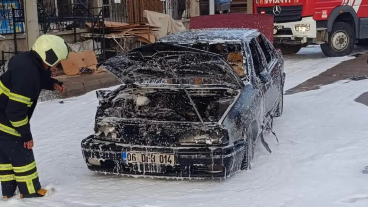 Adıyaman'da korku dolu anlar : Seyir halindeki otomobil alev aldı