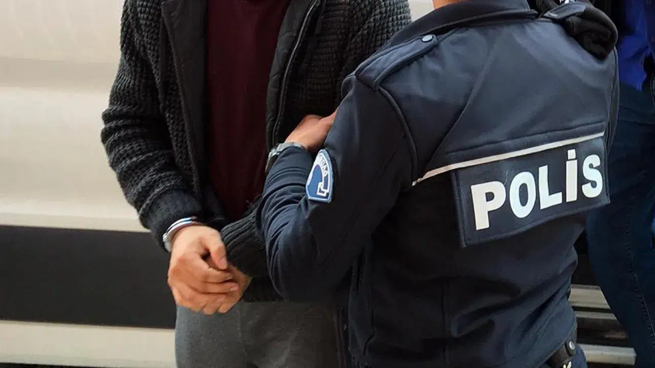 Eskişehir'de hırsızlık suçundan aranan şahıs yakalandı