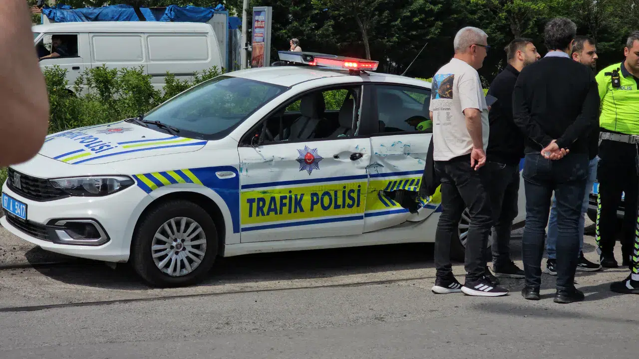 Zonguldak'ta yük treni polis aracına çarptı : Liman kavşağında kaza