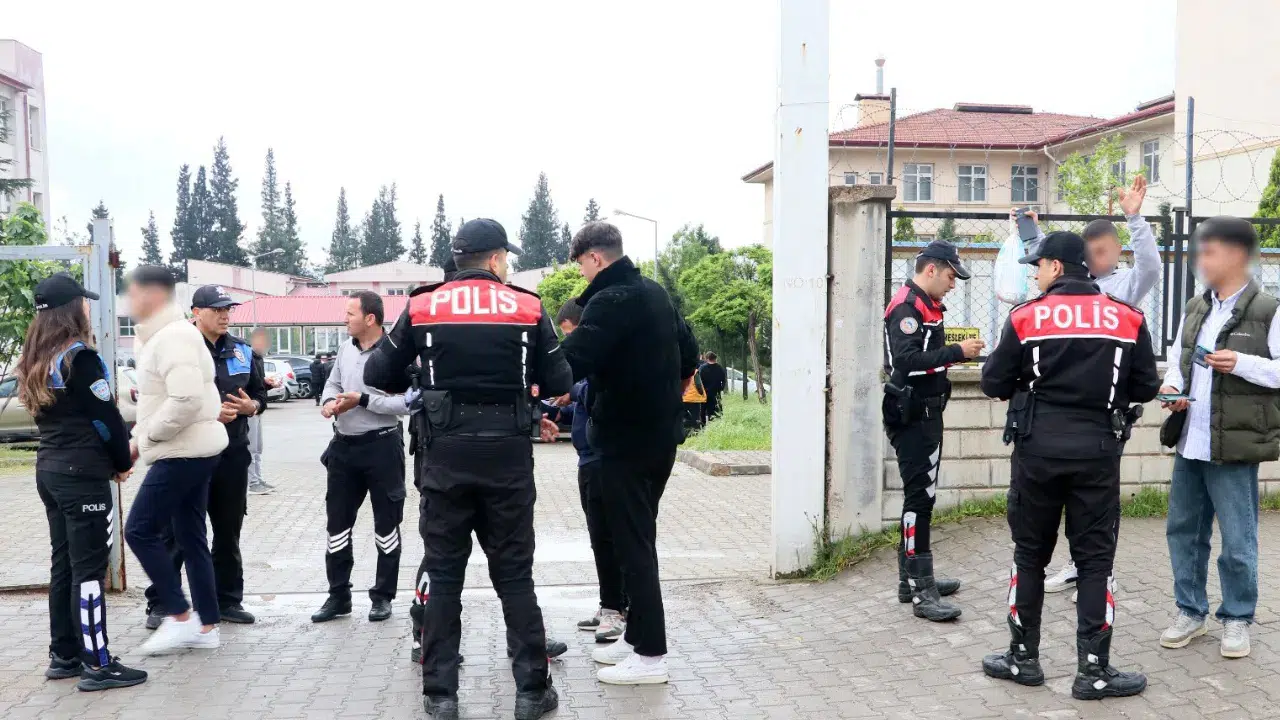 Kahramanmaraş'ta okul önlerinde sıkı denetim gerçekleştirildi
