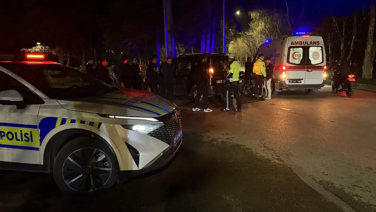 Erzurum'da ticari araçla çarpışan motosikletli ağır yaralandı