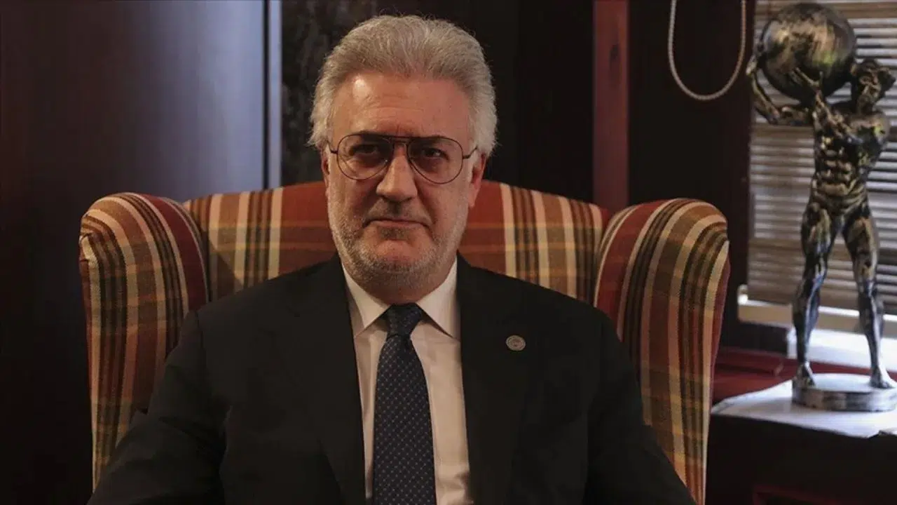 Tamer Karadağlı Antalya Tiyatro Festivali’nde yuhalandı