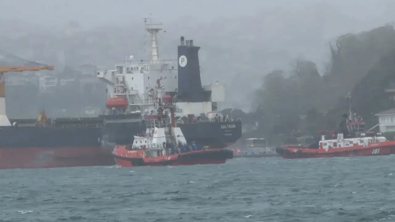 İstanbul Boğazı'nda arıza yapan kuru yük gemisi kurtarıldı