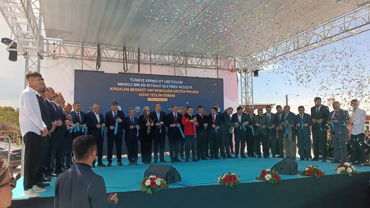 Tarım ve Orman Bakanı Yumaklı Van’da hayvancılık projelerini anlattı