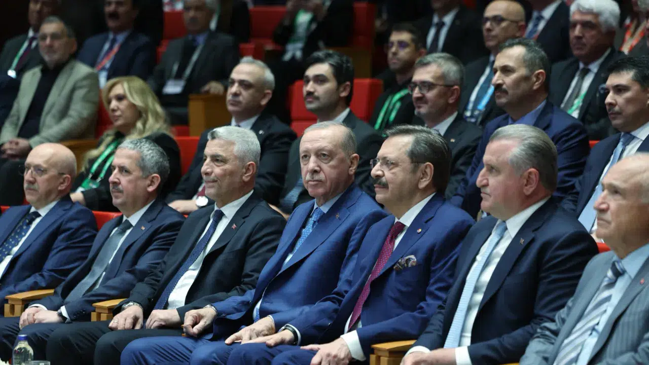 Bakan Bolat TOBB Hizmet Şeref Belgesi ve Plaket Takdim Töreni’ne katıldı