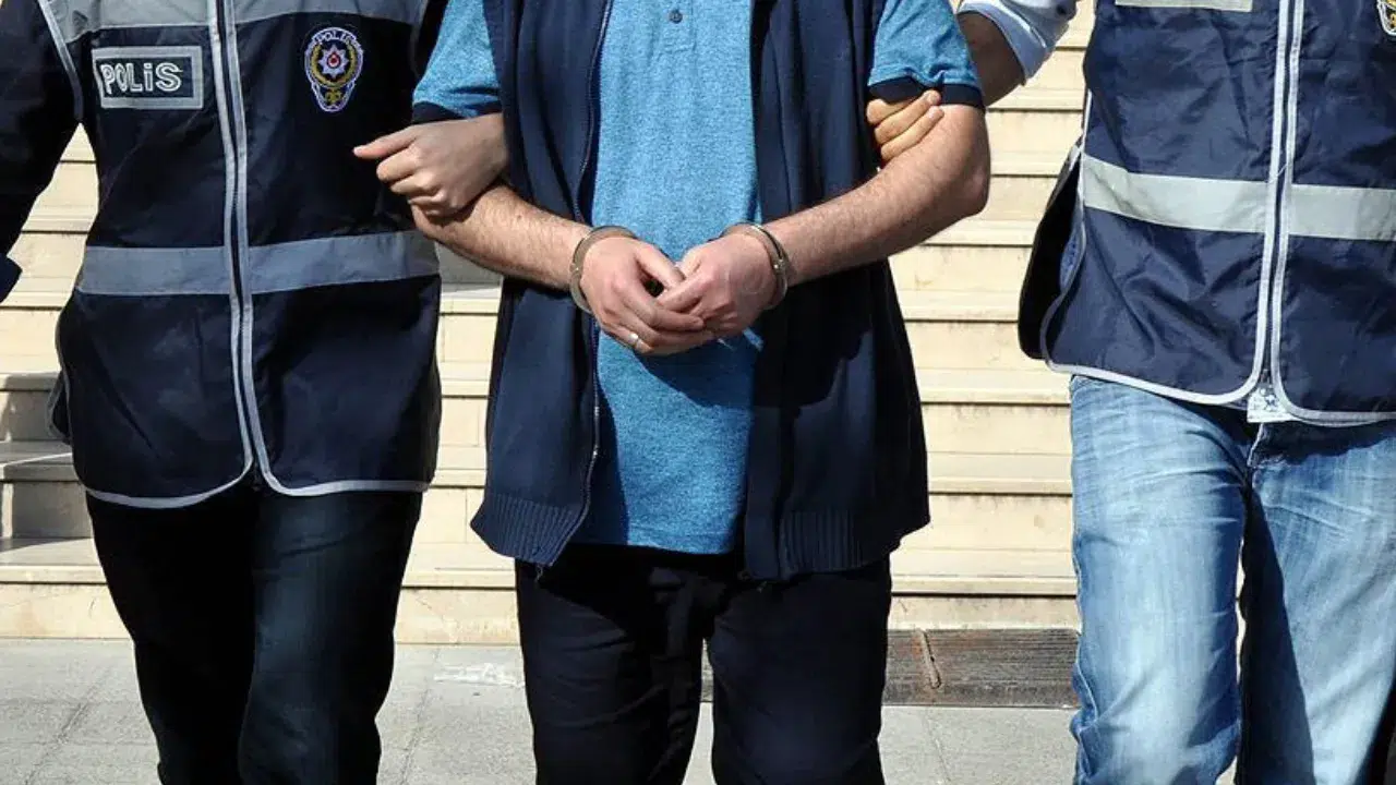 Kadıköy'de uyuşturucu operasyonu : 2 tutuklu