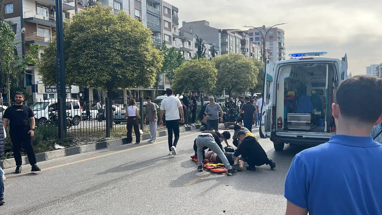 Manisa'da iki motosiklet çarpıştı : 2 kişi yaralandı